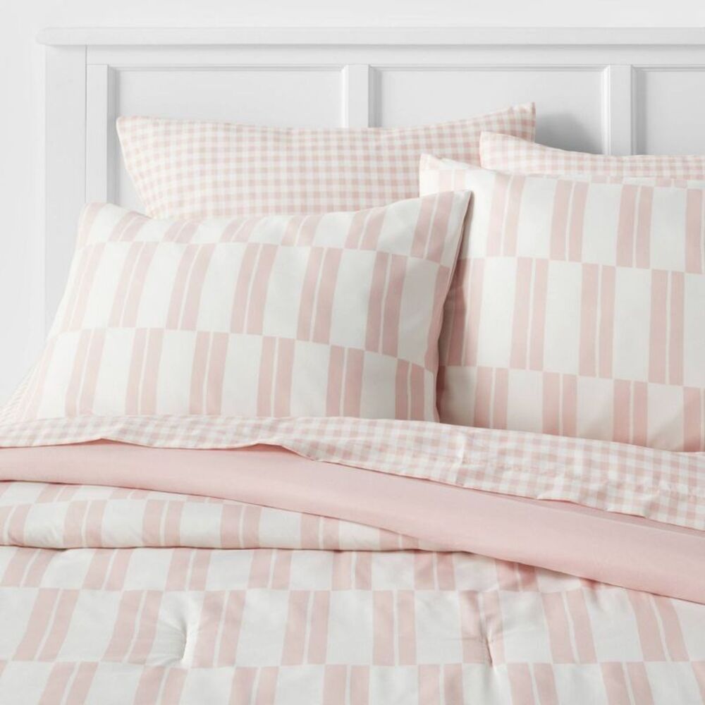 Room Essentials 7-Piece Comforter Set Dash Stripe Ivory/Light Pink Full